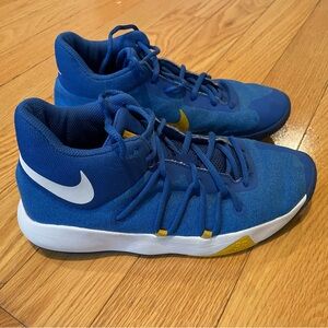 Nike KD Trey 5 V boys shoes size 7 blue yellow